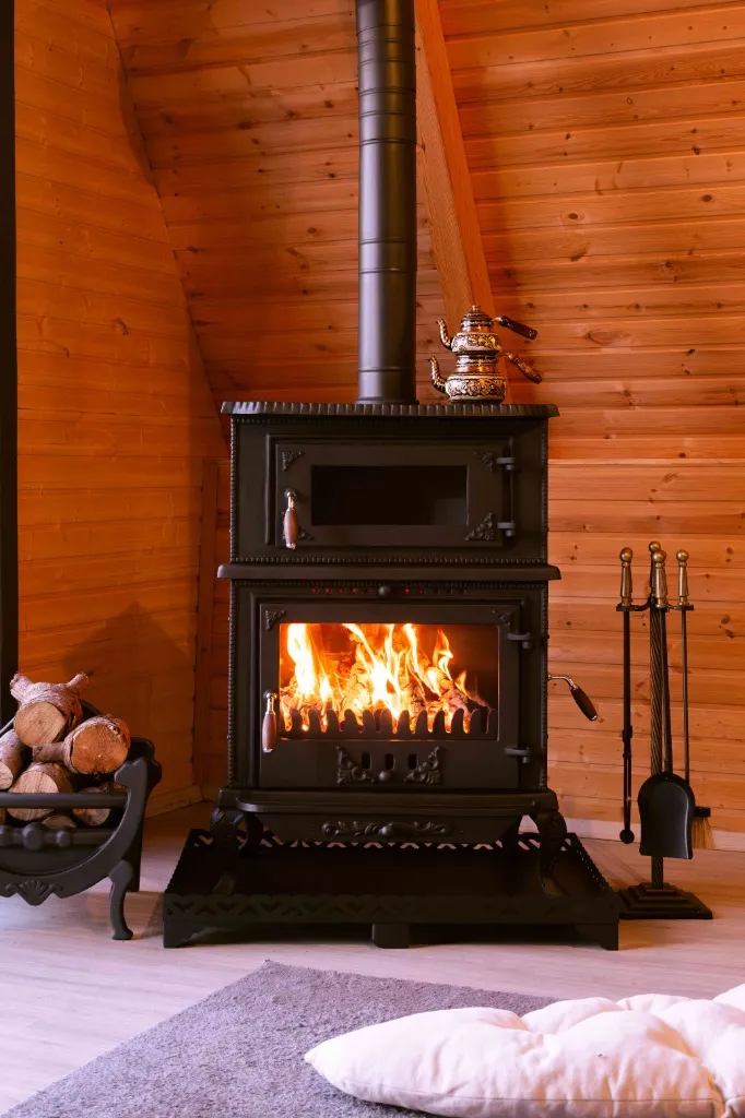 Safir serisi modern minimalist siyah soba beton oturma odasında